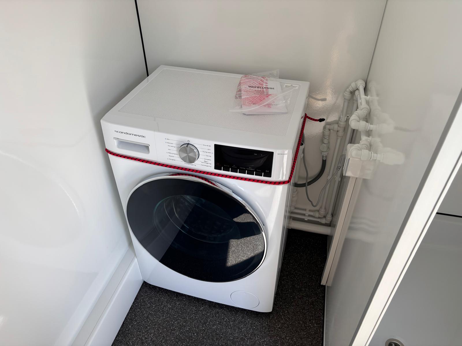Was-droogcombinatie in mobiele badkamer