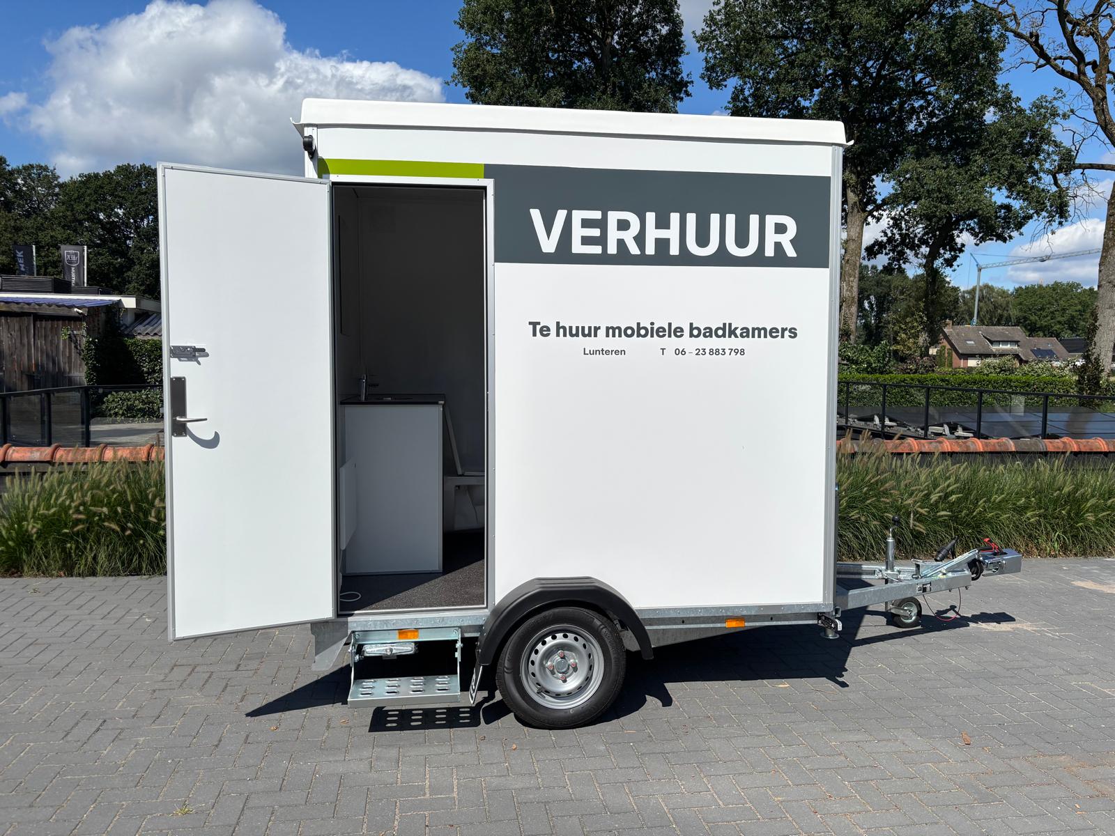 Mobiele badkamer met wasdroog-combinatie zijaanzicht