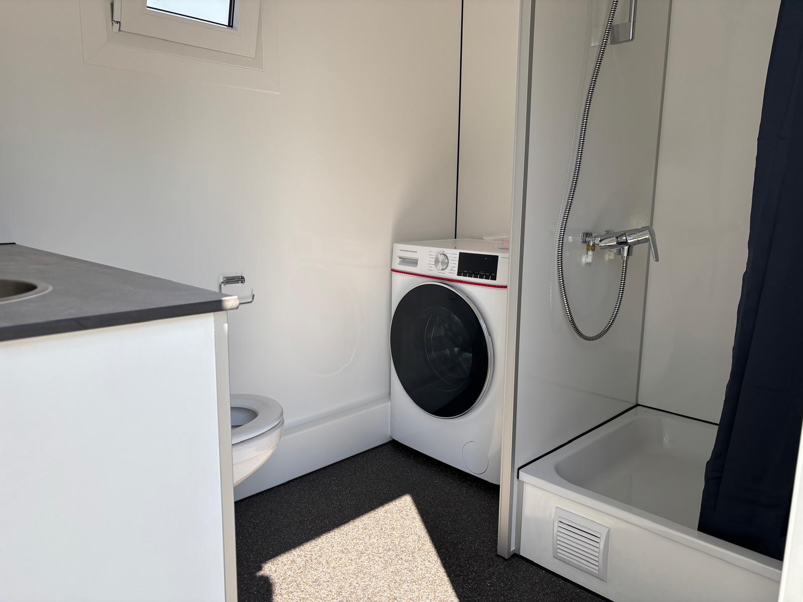 Mobiele badkamer met wasmachine-droger overzicht